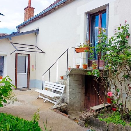 Petite Maison Etape Loire A Velo Ou Compostelle Mosnes Eksteriør bilde